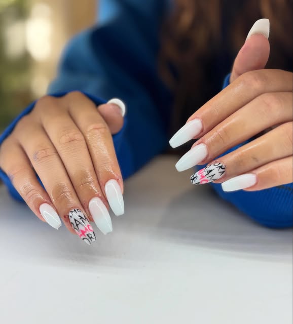 Бял маникюр с цветен nail art – VidNails